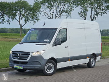 Fourgon utilitaire Mercedes
