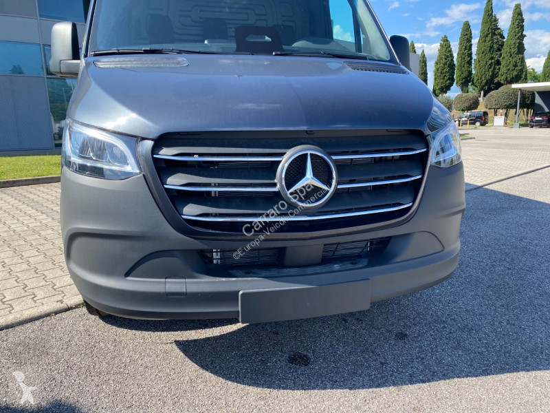 Autoutilitară Mercedes Furgone Traz. Post