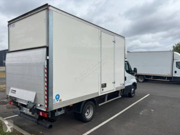 Utilitaire caisse grand volume Iveco