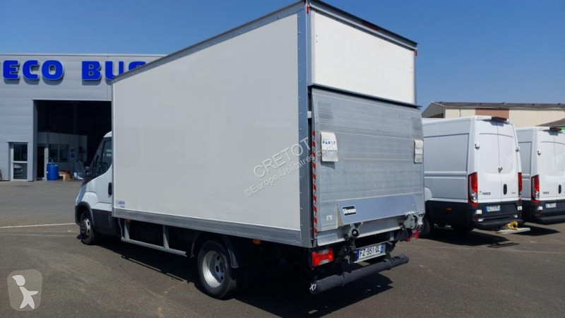 Véhicule utilitaire Iveco 35C16