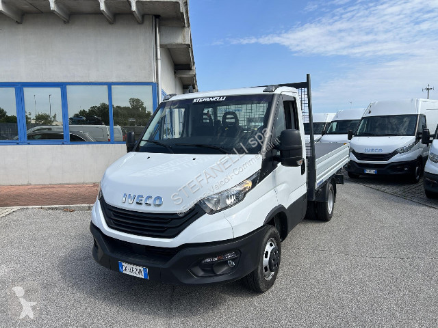 Véhicule utilitaire Iveco DAILY 35C14H CASSONE