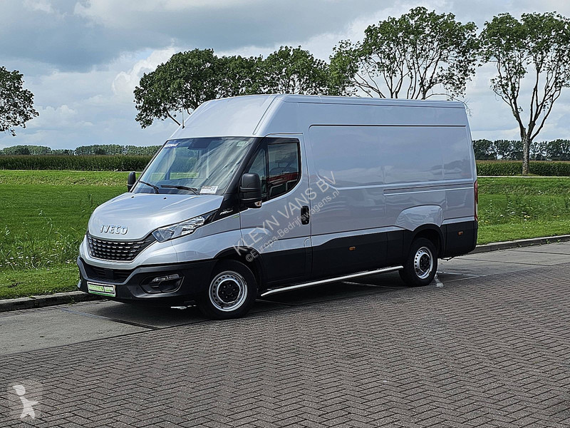 Véhicule utilitaire Iveco 35S16 L2H2...