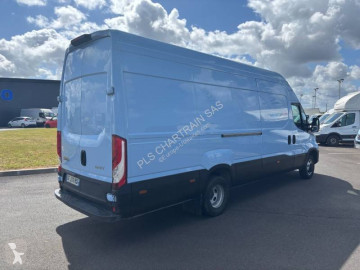 Furgón largo Iveco
