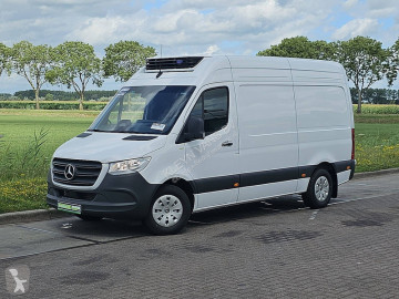 Fourgon utilitaire Mercedes