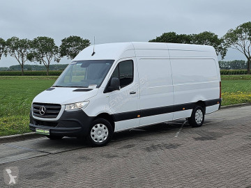 Fourgon utilitaire Mercedes