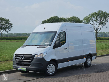 Fourgon utilitaire Mercedes