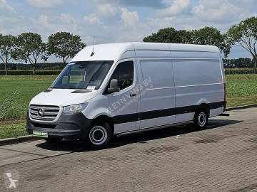 Fourgon utilitaire Mercedes
