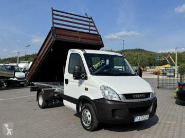 Con volquete Iveco