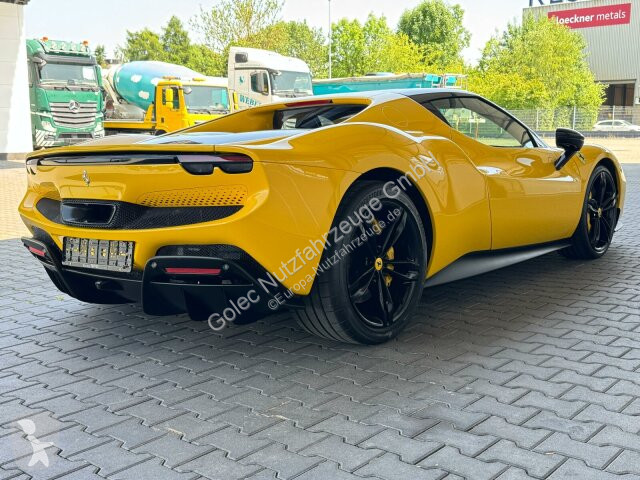 Samochód dostawczy Ferrari 296 GTB Coupe