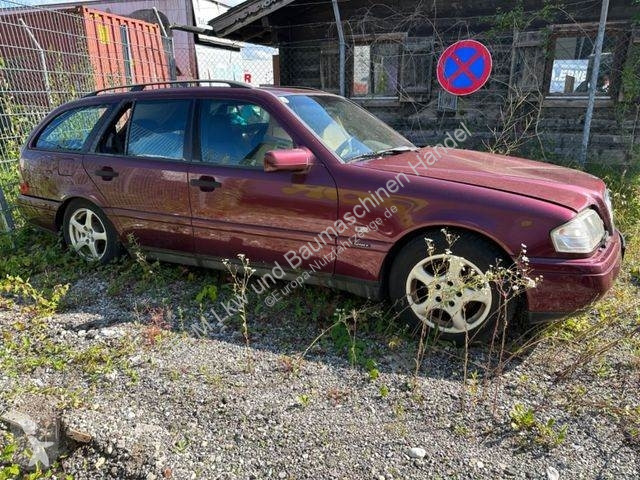 Autoutilitară Mercedes 200
