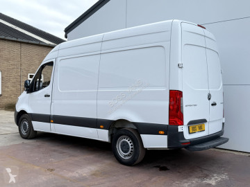 Fourgon utilitaire Mercedes