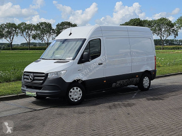 Fourgon utilitaire Mercedes