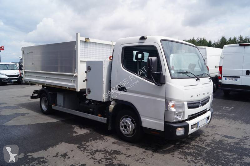 Véhicule utilitaire Mitsubishi Fuso