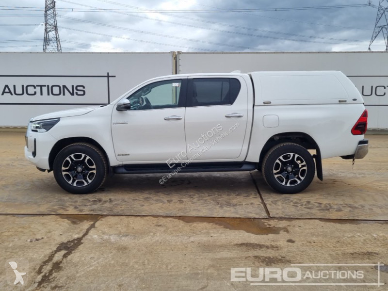 Véhicule utilitaire Toyota Hilux Invincible