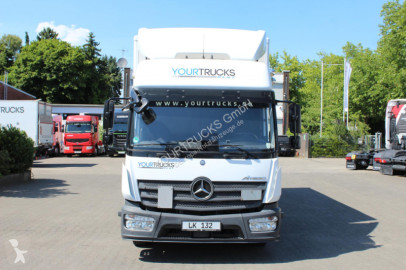 Camion fourgon Mercedes