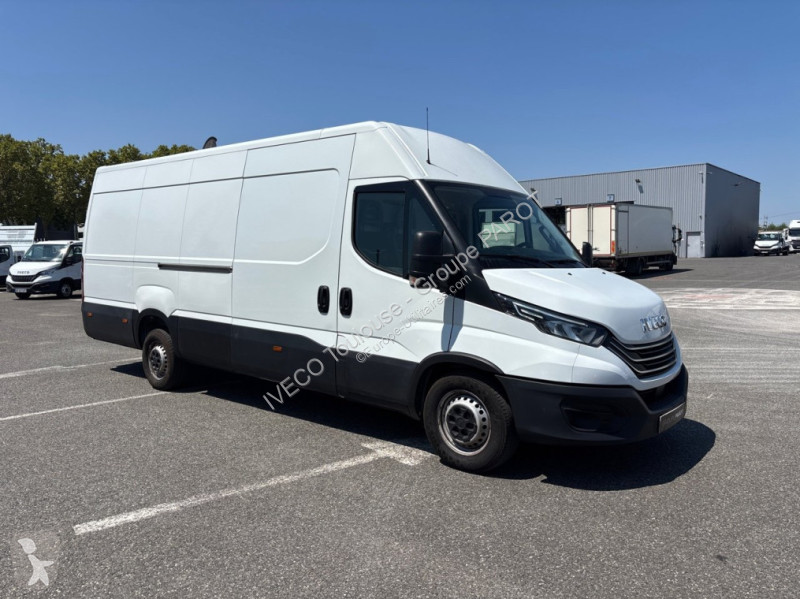 Véhicule utilitaire Iveco 35S18H V16 Hi-Matic