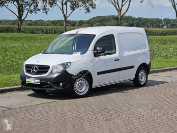 Fourgon utilitaire Mercedes