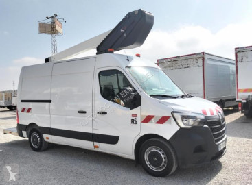 Utilitaire nacelle Renault