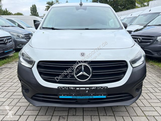 Véhicule utilitaire Mercedes 110 BENZINER...