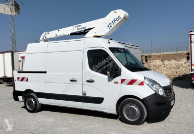 Utilitaire nacelle Renault