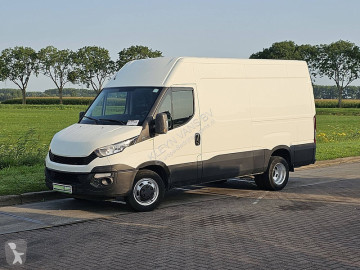 Furgón largo Iveco
