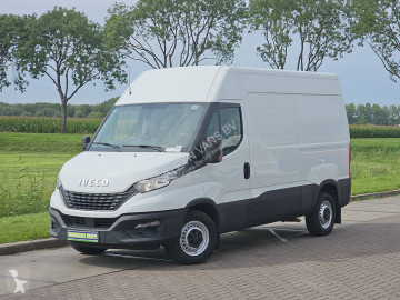 Furgón largo Iveco