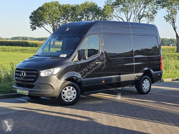 Fourgon long Mercedes