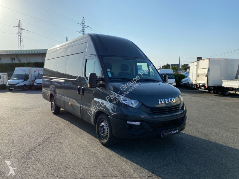 Véhicule utilitaire Iveco 35S18H V18