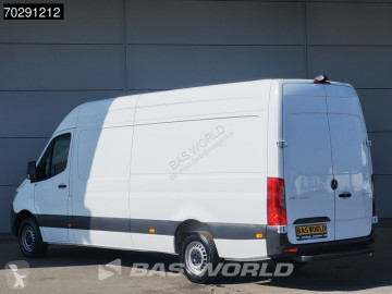 Fourgon utilitaire Mercedes