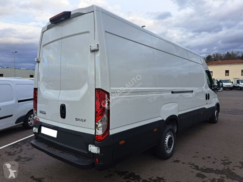 Véhicule utilitaire Iveco 35S18 A8 180CV 3L...