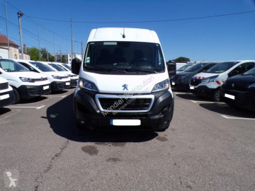 Furgón largo Peugeot