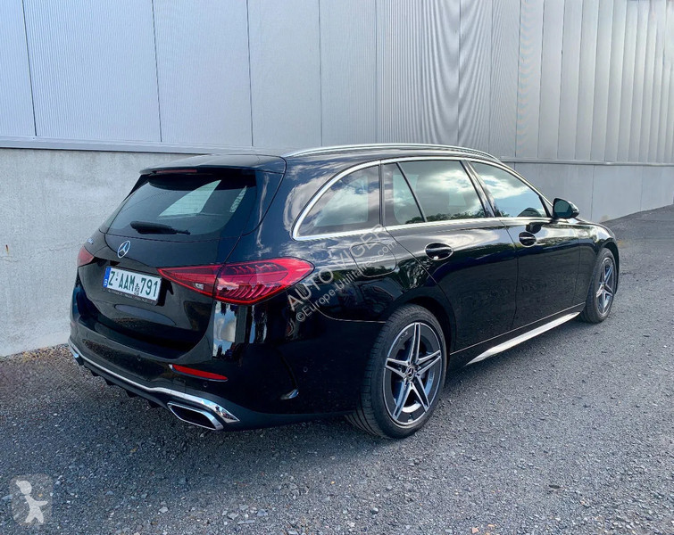 Véhicule utilitaire Mercedes...