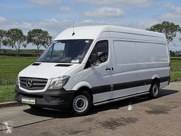 Fourgon utilitaire Mercedes