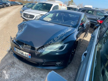 Voiture berline Tesla