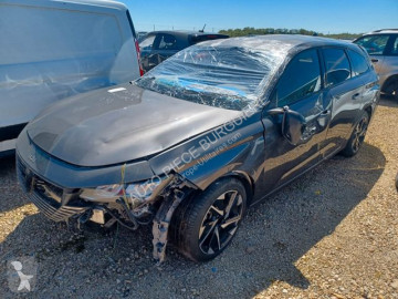 Voiture berline Peugeot