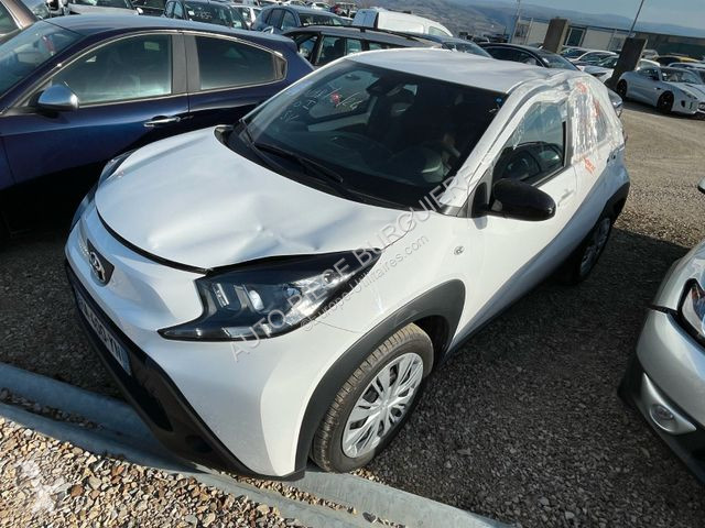 Veículo utilitário Toyota X 1.0 VVTi 72 / HA400