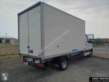 Utilitaire caisse grand volume Mercedes