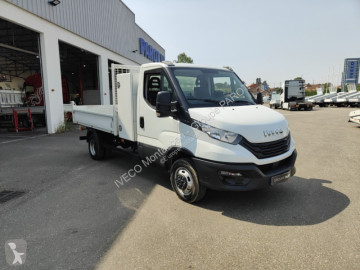 Con volquete Iveco