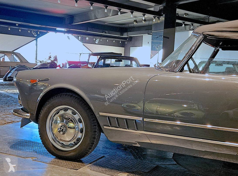Véhicule utilitaire Alfa-Roméo 2000