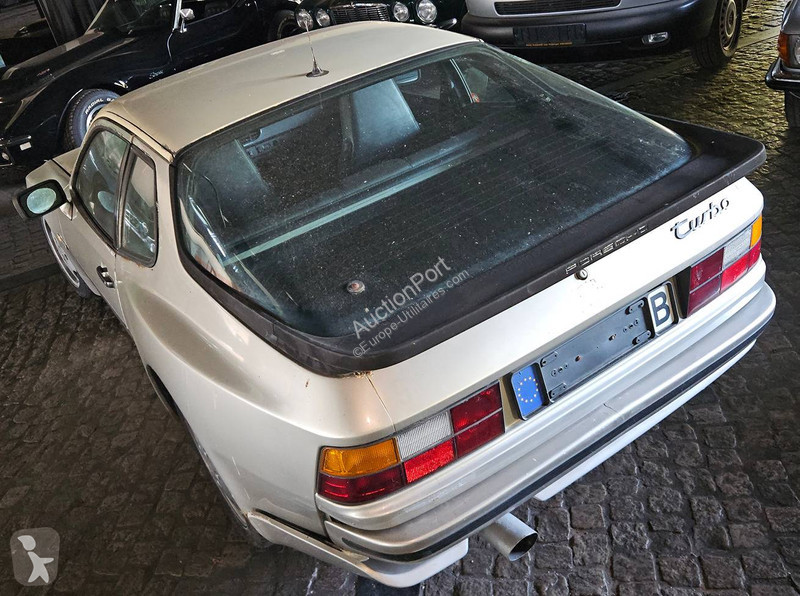 Véhicule utilitaire Porsche Turbo 944