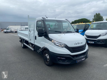 Con volquete Iveco