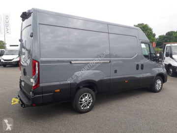 Fourgon moyen Iveco