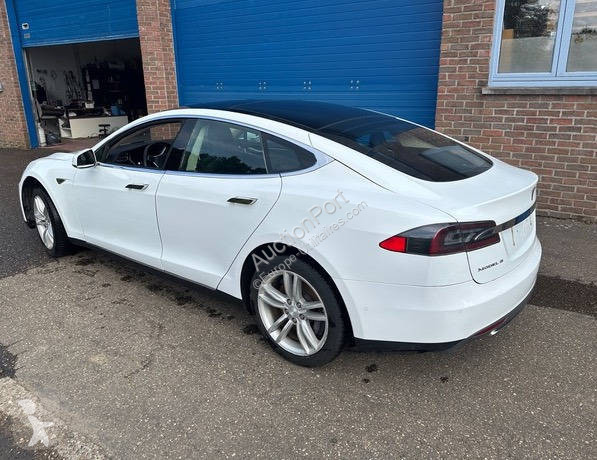 Véhicule utilitaire Tesla Model S 85...