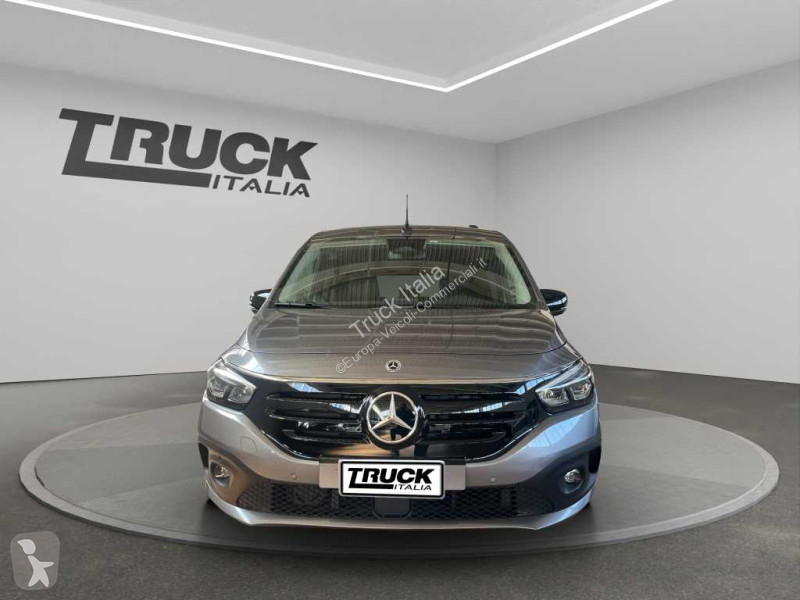 عربة نفعية Mercedes EQT - EQT 200