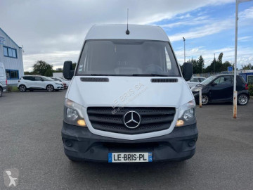 عربة نفعية مقفلة Mercedes