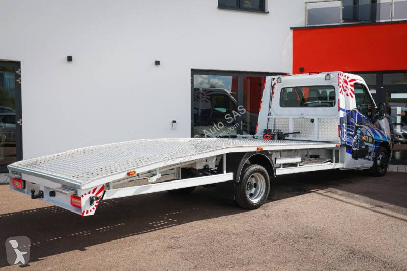Véhicule utilitaire Nissan