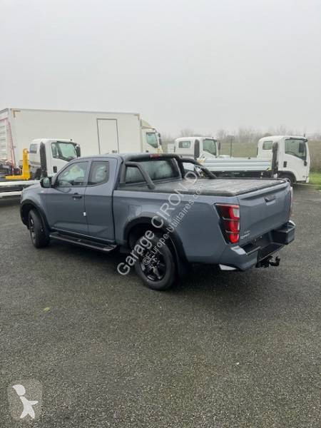 عربة نفعية Isuzu