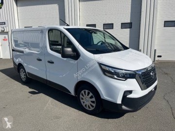 Fourgon moyen Nissan