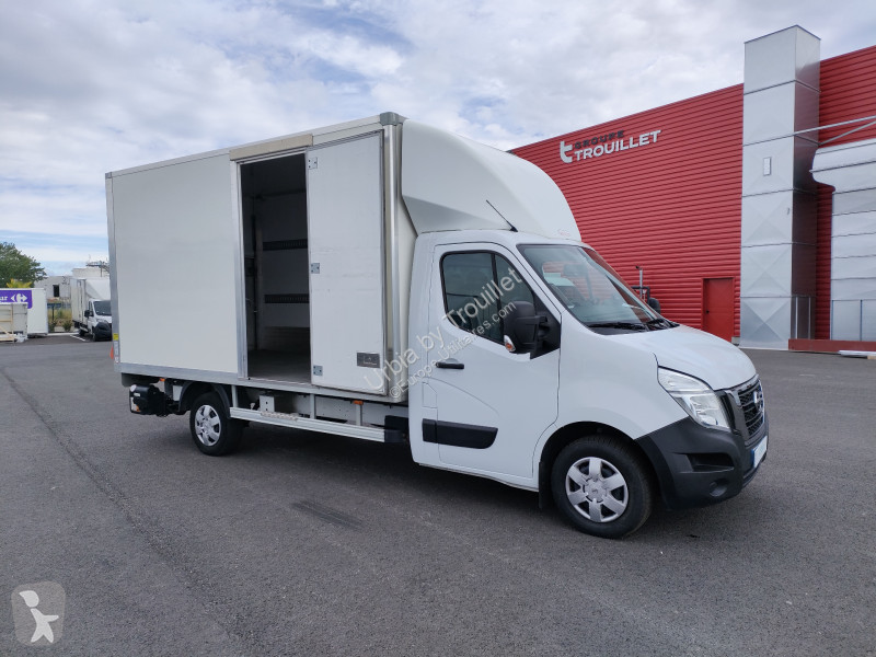 Samochód dostawczy Nissan 20M3 145 CV HAYON...