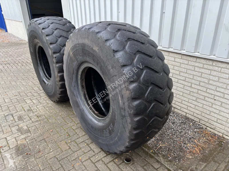 Samochód dostawczy Michelin 23.5R25 used tires...